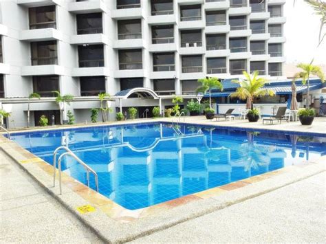 Traders Hotel Manila, Pasay City, Manila .